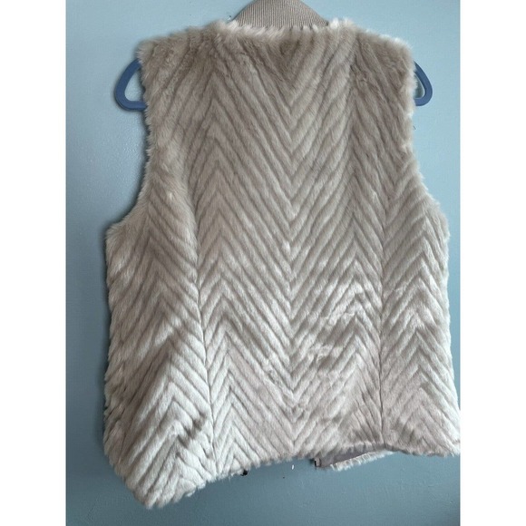 Charlie B Faux Fur Puffer Vest Chevron Zip Front GORGEOUS Super Soft Size M Med - Picture 5 of 7